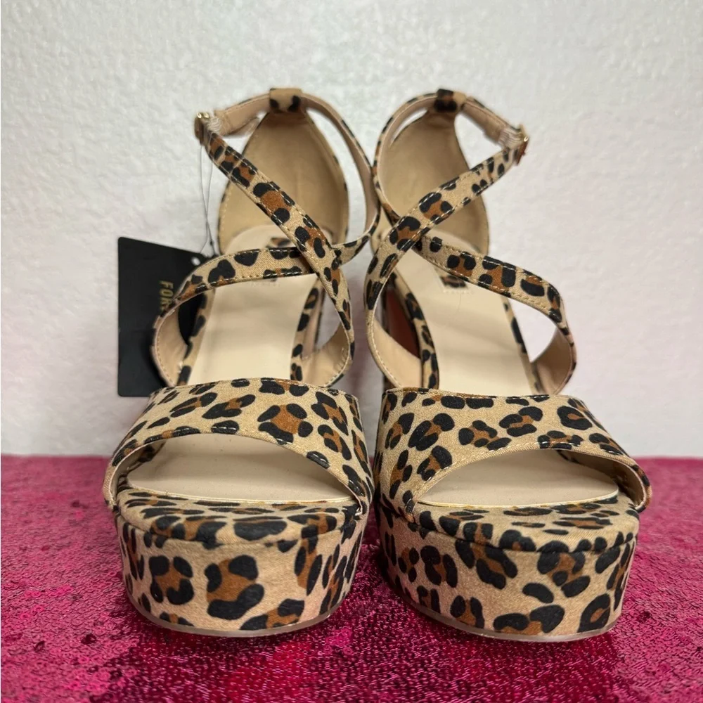 NEW w/Tags 🏷️ F21 Tan Leopard Print Chunky Platform Heels (Women’s Size 8.5)
